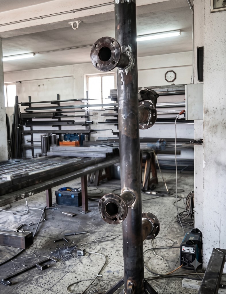 Collettore industriale in acciaio saldato — Welded industrial steel manifold